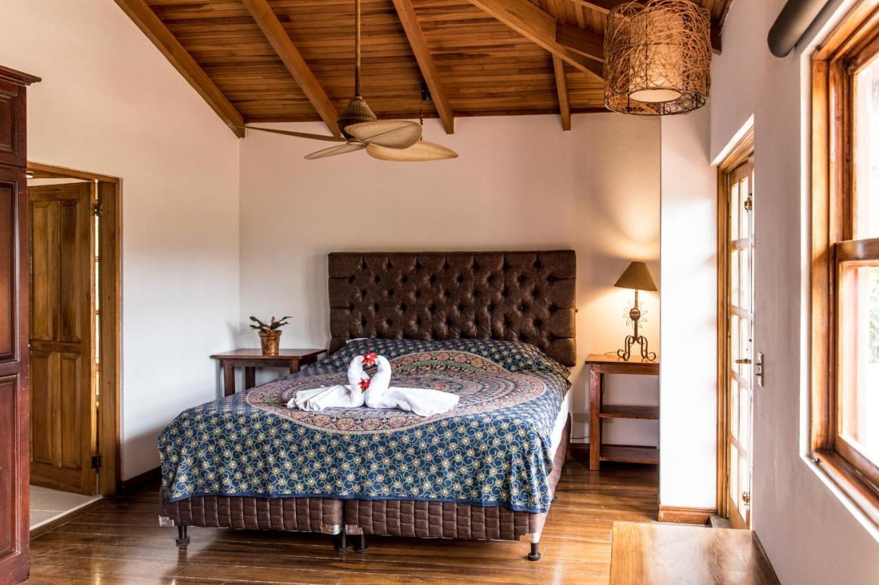 Luna Inn B&B Ciudad Cariari ภายนอก รูปภาพ
