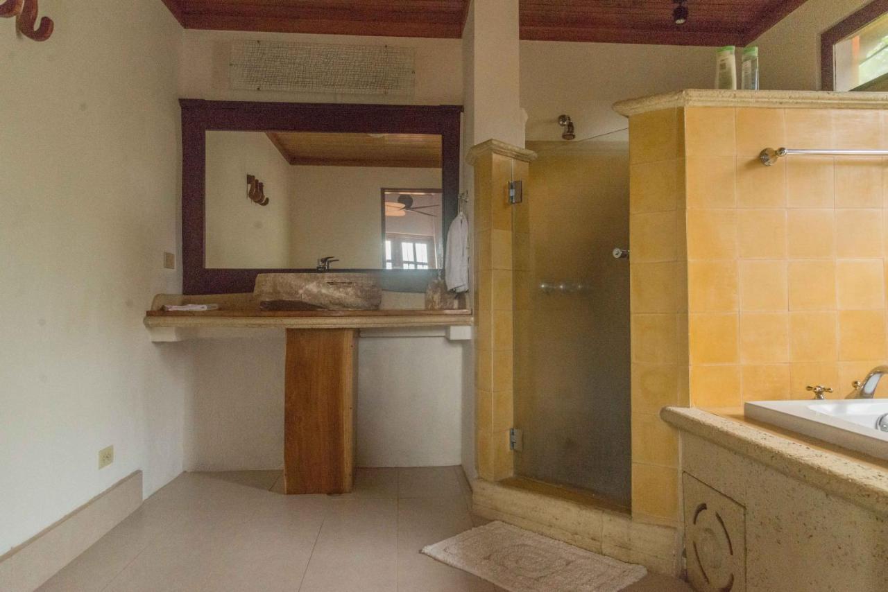 Luna Inn B&B Ciudad Cariari ภายนอก รูปภาพ
