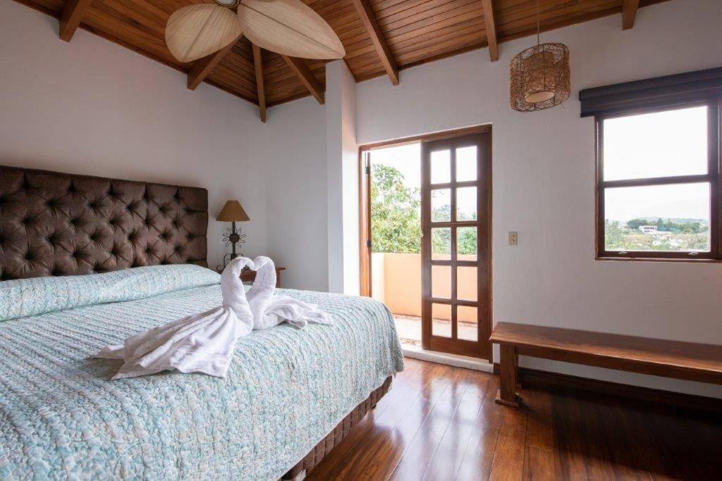 Luna Inn B&B Ciudad Cariari ภายนอก รูปภาพ