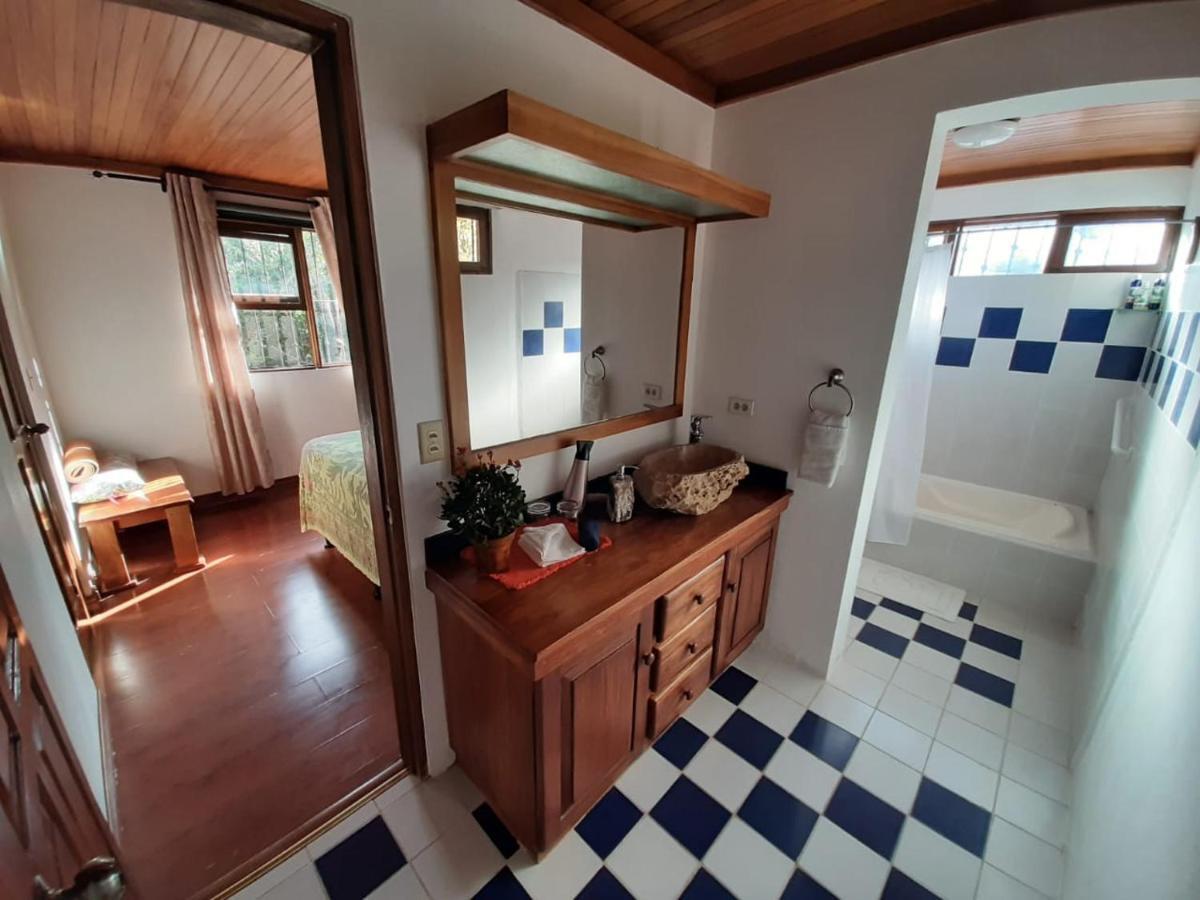 Luna Inn B&B Ciudad Cariari ภายนอก รูปภาพ